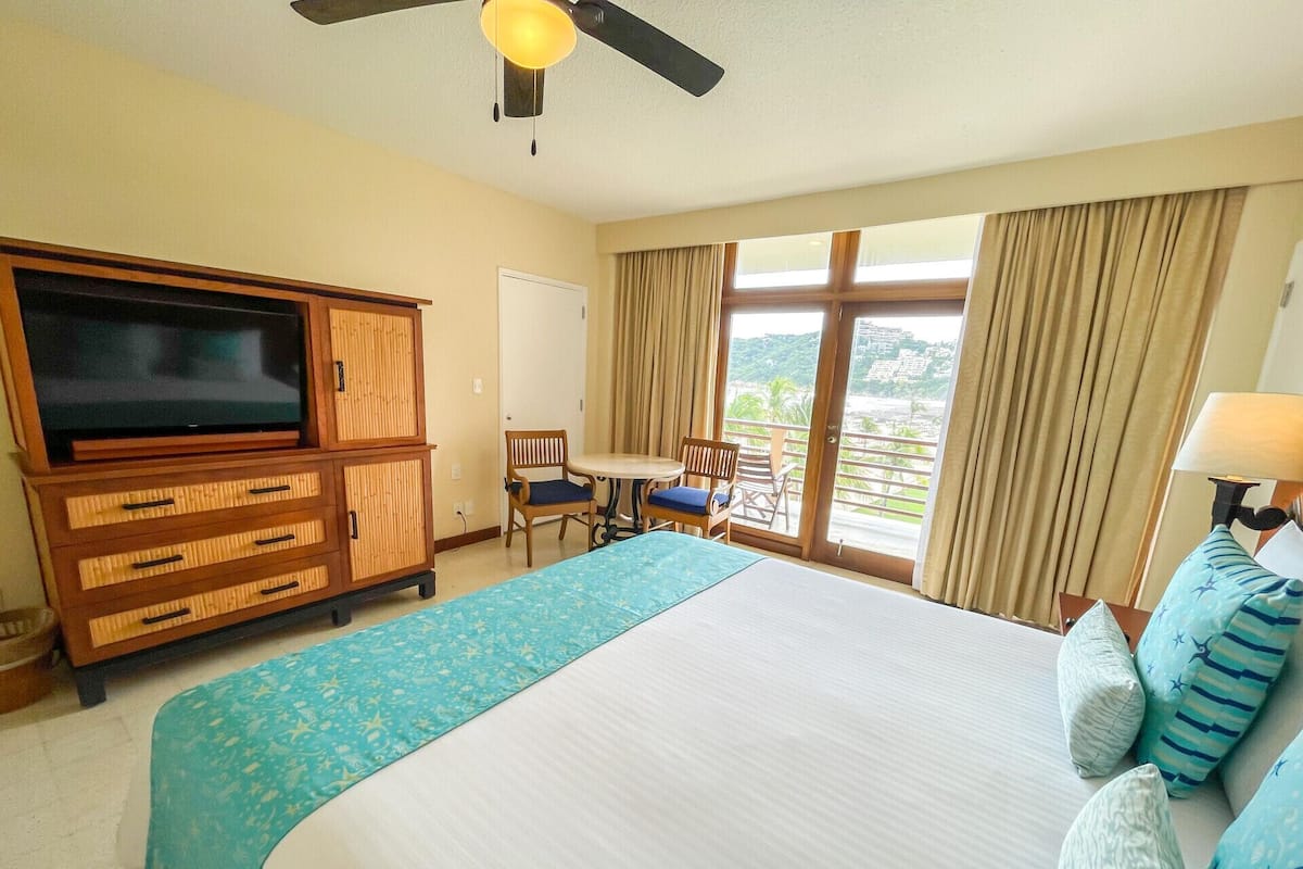 Premium bedding, in-room safe, iron/ironing board, WiFi