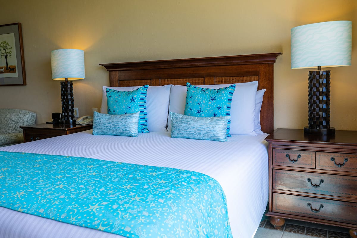 Deluxe Room, 1 Katil Raja (King), Ocean View | Peralatan tempat tidur premium, peti besi dalam bilik