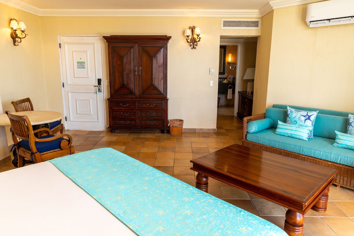 Elite Room, 1 Katil Raja (King), Garden View | Peralatan tempat tidur premium, peti besi dalam bilik