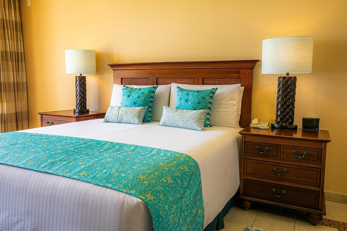 Peralatan tempat tidur premium, peti besi dalam bilik