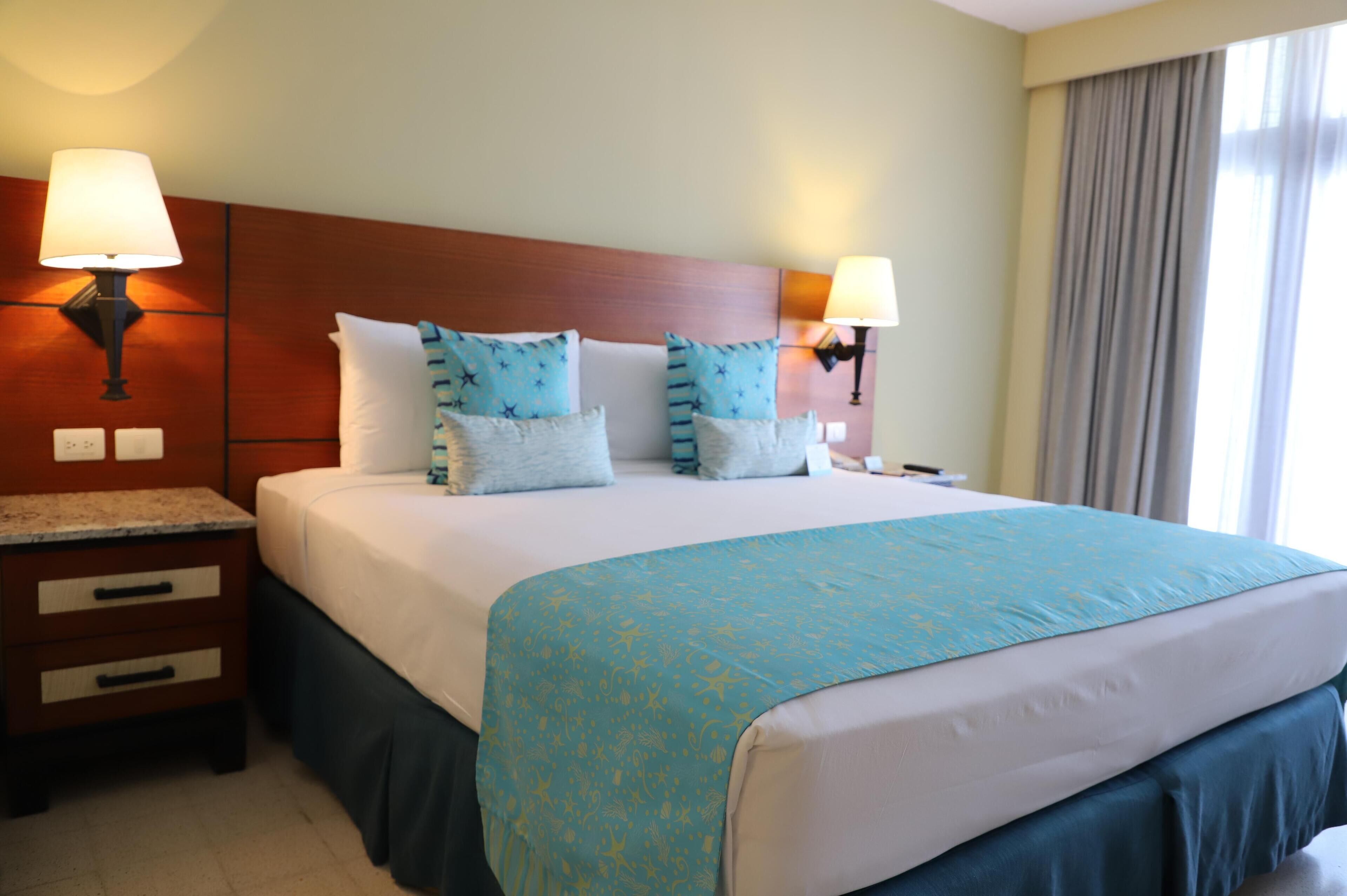 Sängtillbehör av högsta kvalitet och värdeförvaringsskåp på rummet