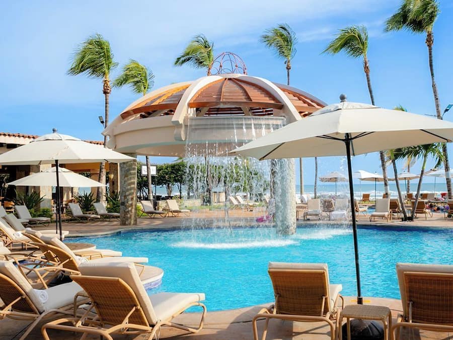 3 outdoor pools, pool loungers