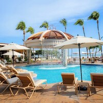 3 piscinas externas, espreguiçadeiras