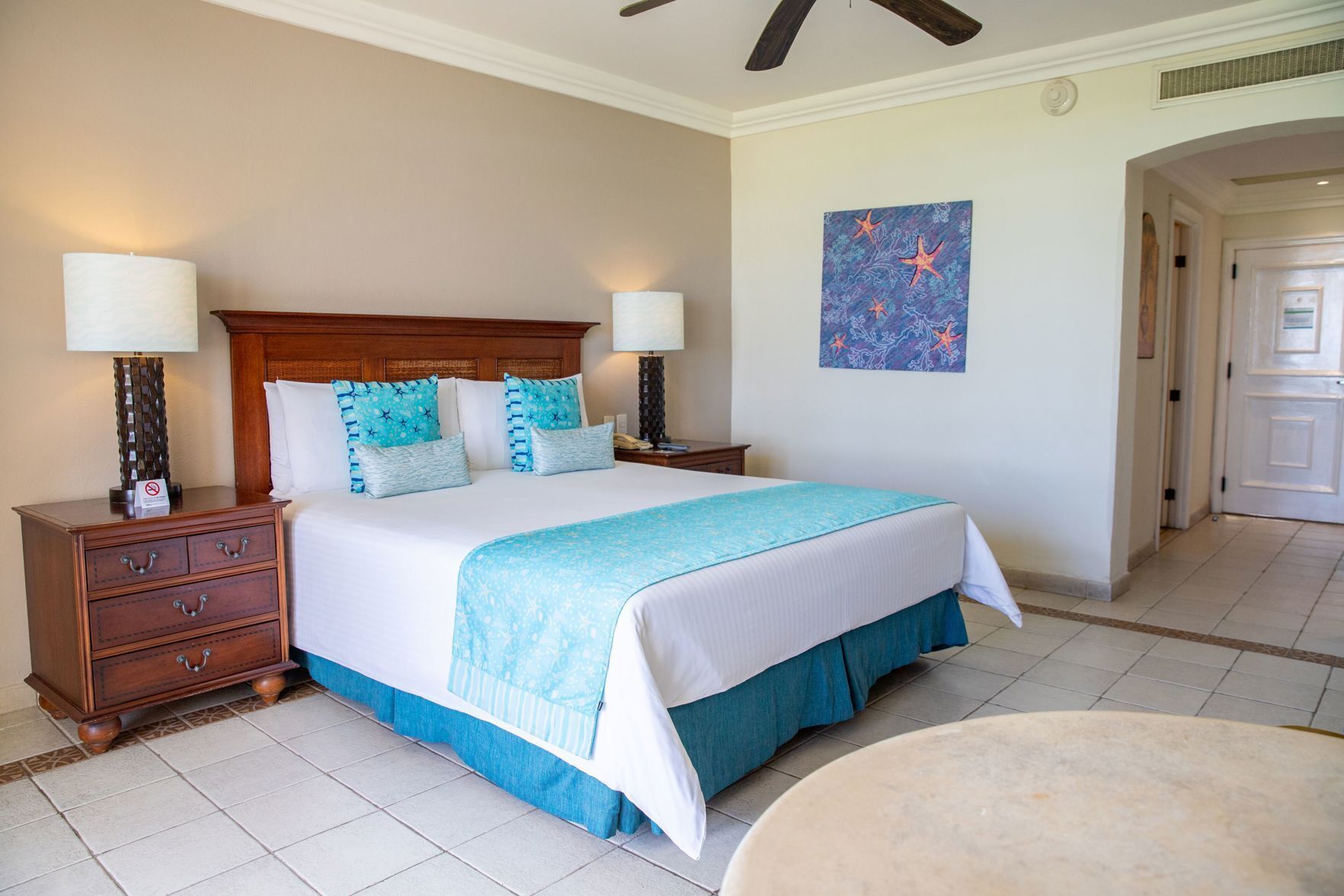 Premium bedding, in-room safe, iron/ironing board, WiFi