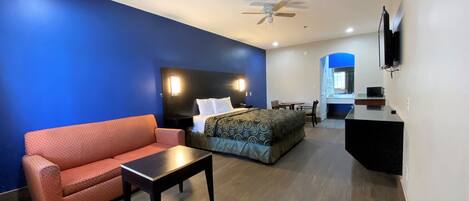 Ropa de cama de alta calidad, escritorio y sistema de insonorización