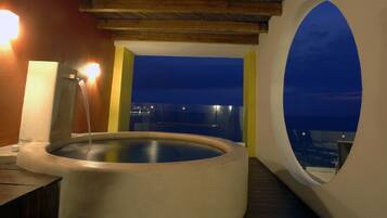 Tina de hidromasaje al aire libre