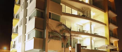 Façade de lâhĂ©bergement - soirĂ©e/nuit