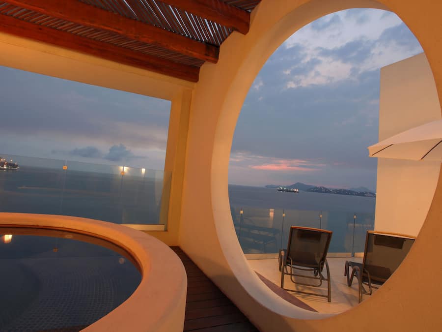 Basic Studio | Balcony