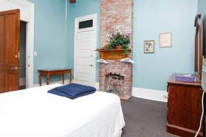 Classic Suite, 1 Queen Bed, Shared Bathroom | 2 bedrooms, iron/ironing board, free WiFi - Esplanade Suites (New Orleans)