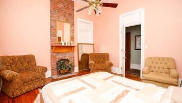 Classic Suite, 1 Queen Bed, Shared Bathroom | 2 bedrooms, iron/ironing board, free WiFi