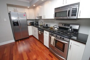 Premier Apartment, 2 Bedrooms, City View, Corner | Private kitchen - Renaissance Properties - 21 & Chestnut (Philadelphia)