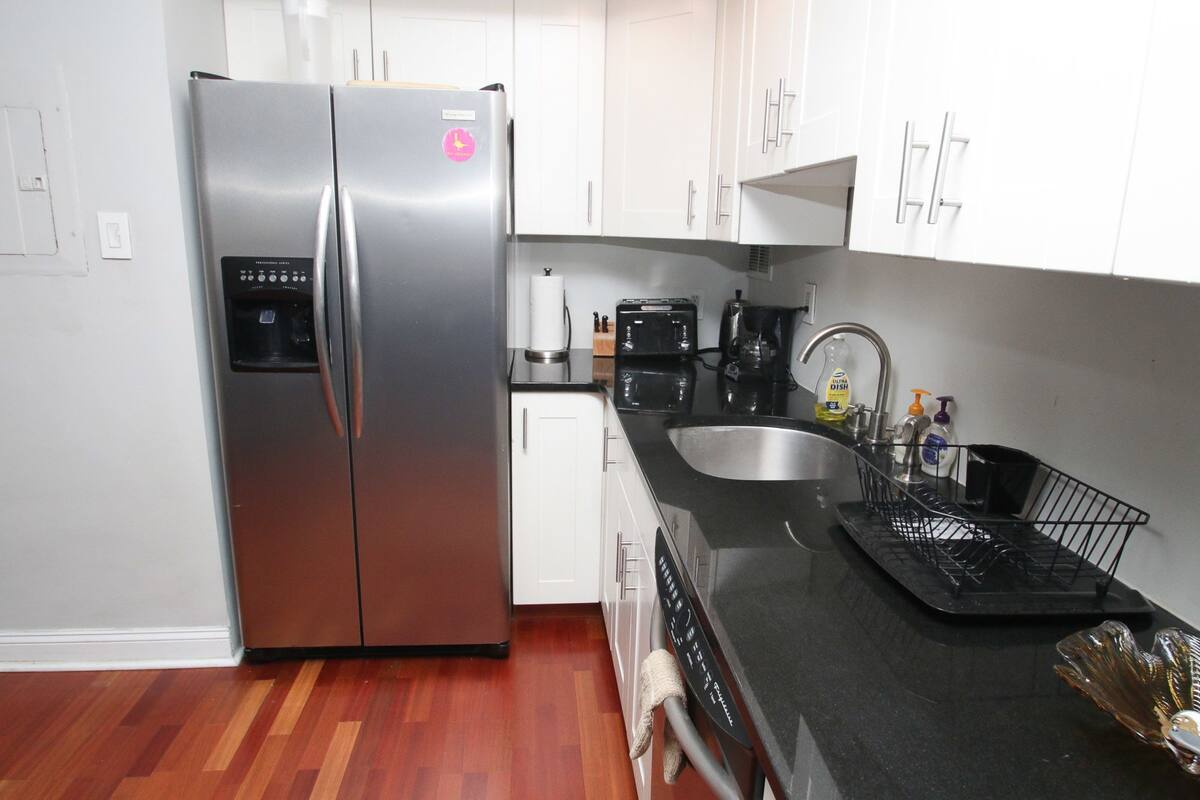 Premier Apartment, 2 Bedrooms, City View, Corner | Private kitchenette | Fridge, microwave, stovetop, dishwasher