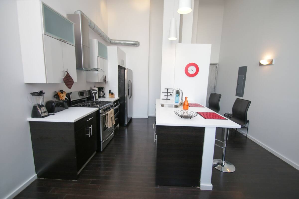 Coffee/tea maker, refrigerator (on request), microwave (on request)