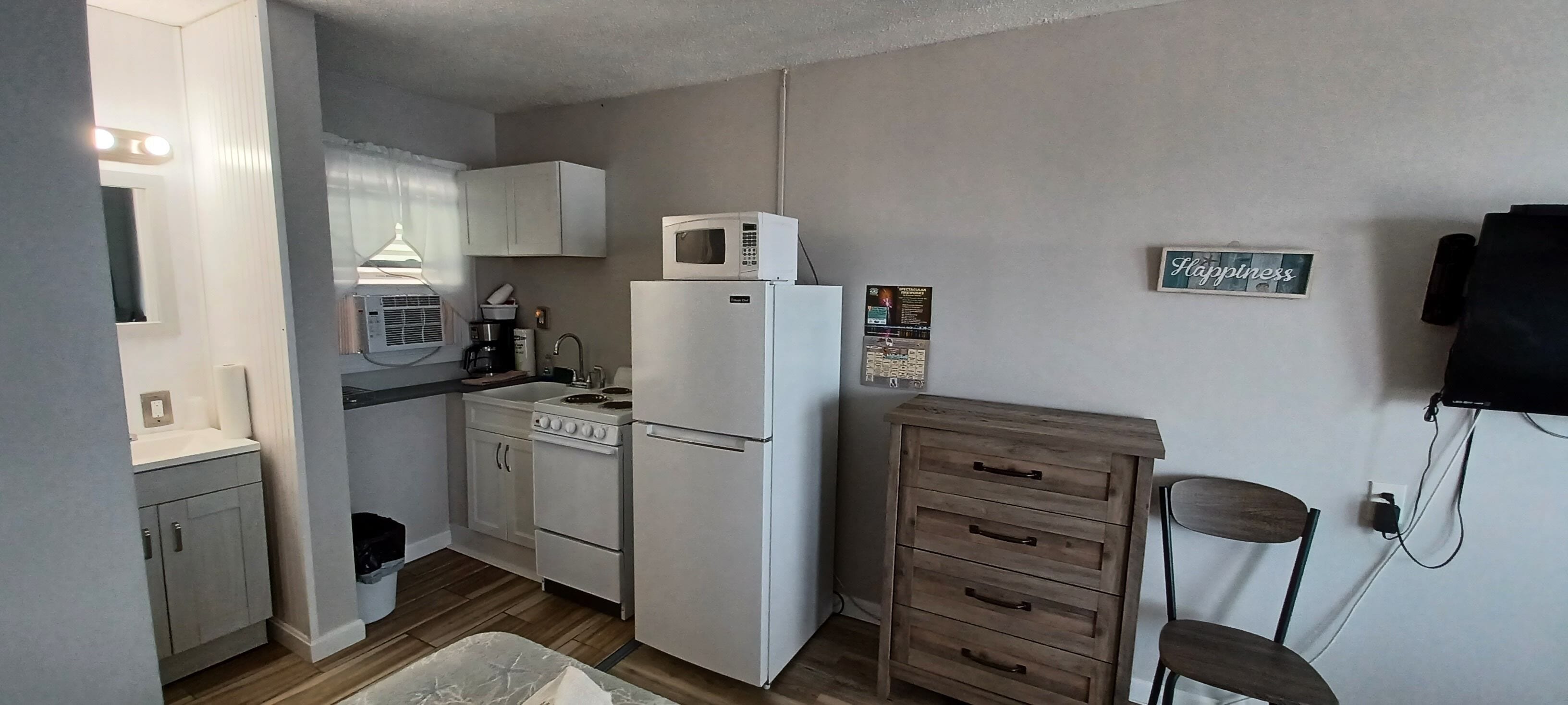 Signature Double Room, 2 Queen Beds | Private kitchen | Fridge, microwave, oven, stovetop