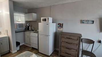 Signature Double Room, 2 Queen Beds | Private kitchen | Fridge, microwave, oven, stovetop