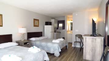 Double Room, 2 Katil Kelamin (Double), Partial Ocean View | Dihias secara berasingan, dilengkapkan perabot secara berasingan
