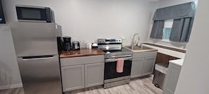 Economy Room, 1 King Bed | Private kitchen | Fridge, microwave, oven, stovetop