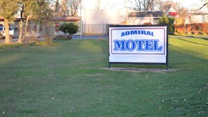 A sign for the Admiral Motel. - Admiral Motel (Indianapolis)