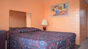 Standard Room, 1 Queen Bed, Non Smoking | Free WiFi, bed sheets