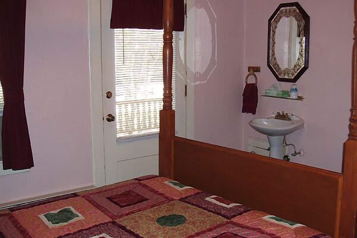 Room, 1 Queen Bed | WiFi (free)