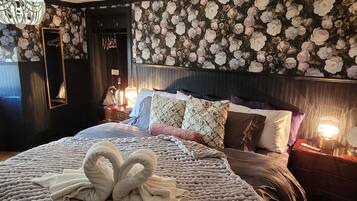 Tweepersoonskamer, privébadkamer (Double) | Individueel gedecoreerd, individueel gemeubileerd