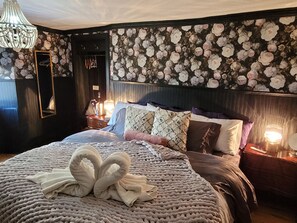 Double Room, Private Bathroom (Double) | Individually decorated, individually furnished, iron/ironing board
