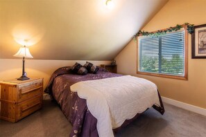 Suite, 1 Bedroom | Television - Kaspers Kountryside Inn (Victor)