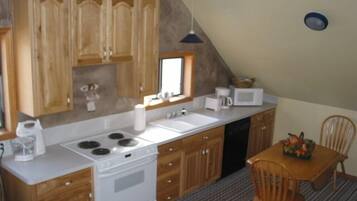 Suite, 1 chambre | Cuisine privée | Grand réfrigérateur, micro-ondes, plaque de cuisson, lave-vaisselle
