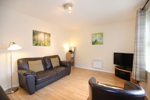 Standard Apartment, 1 Bedroom | Living area | 32-inch LCD TV with digital channels, TV, DVD player - Edinburgh Palace Apartment (Edinburgh)