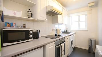 Standard Apartment, 1 Bedroom | Private kitchen | Full-sized fridge, microwave, oven, stovetop