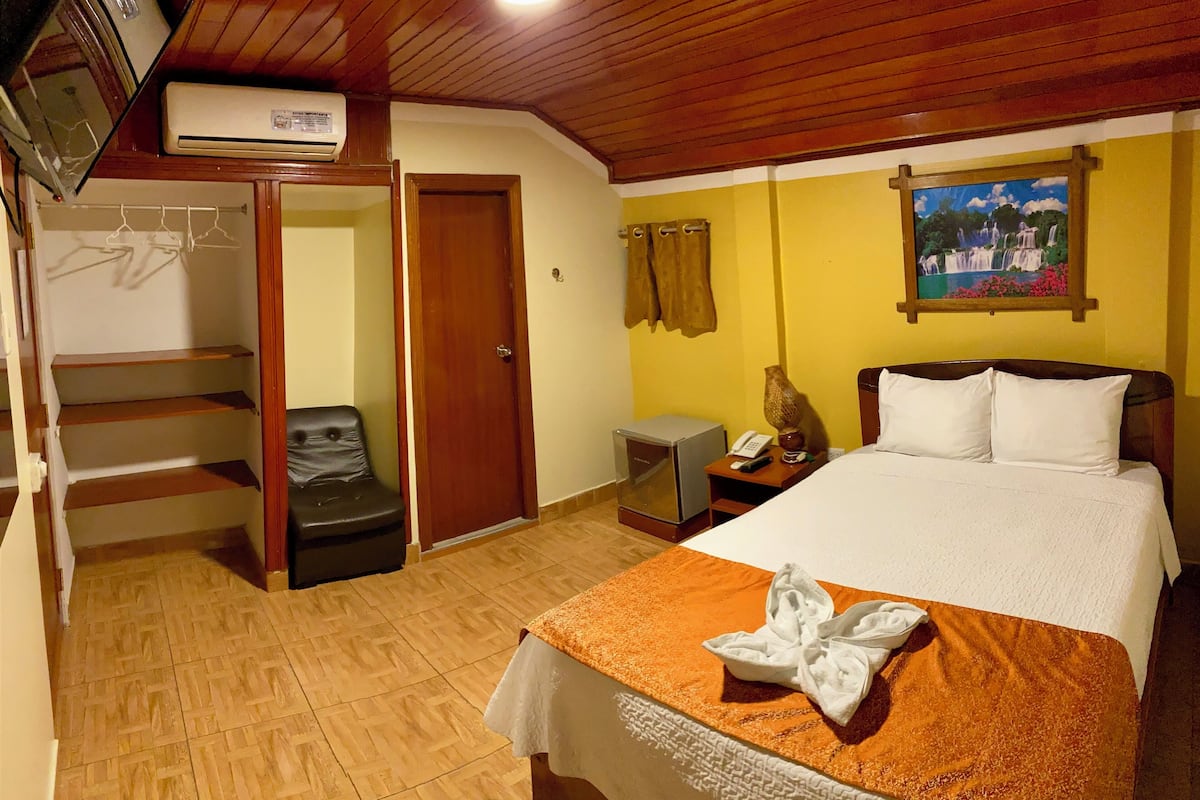 Tweepersoonskamer | Een minibar, een bureau, gratis wifi, beddengoed
