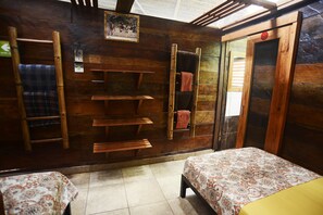 In-room safe, bed sheets