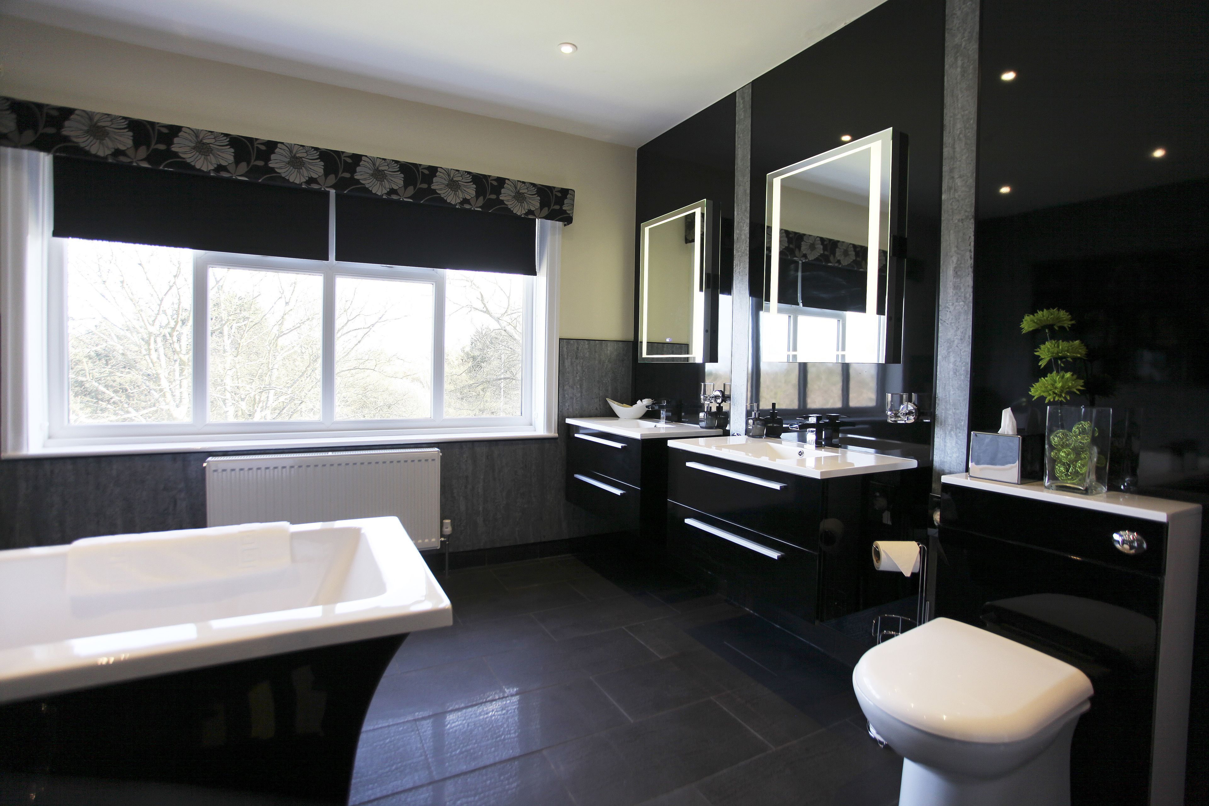 superior suite (the marsden suite) | bathroom | combined shower/bathtub, free toiletries, hair dryer, towels