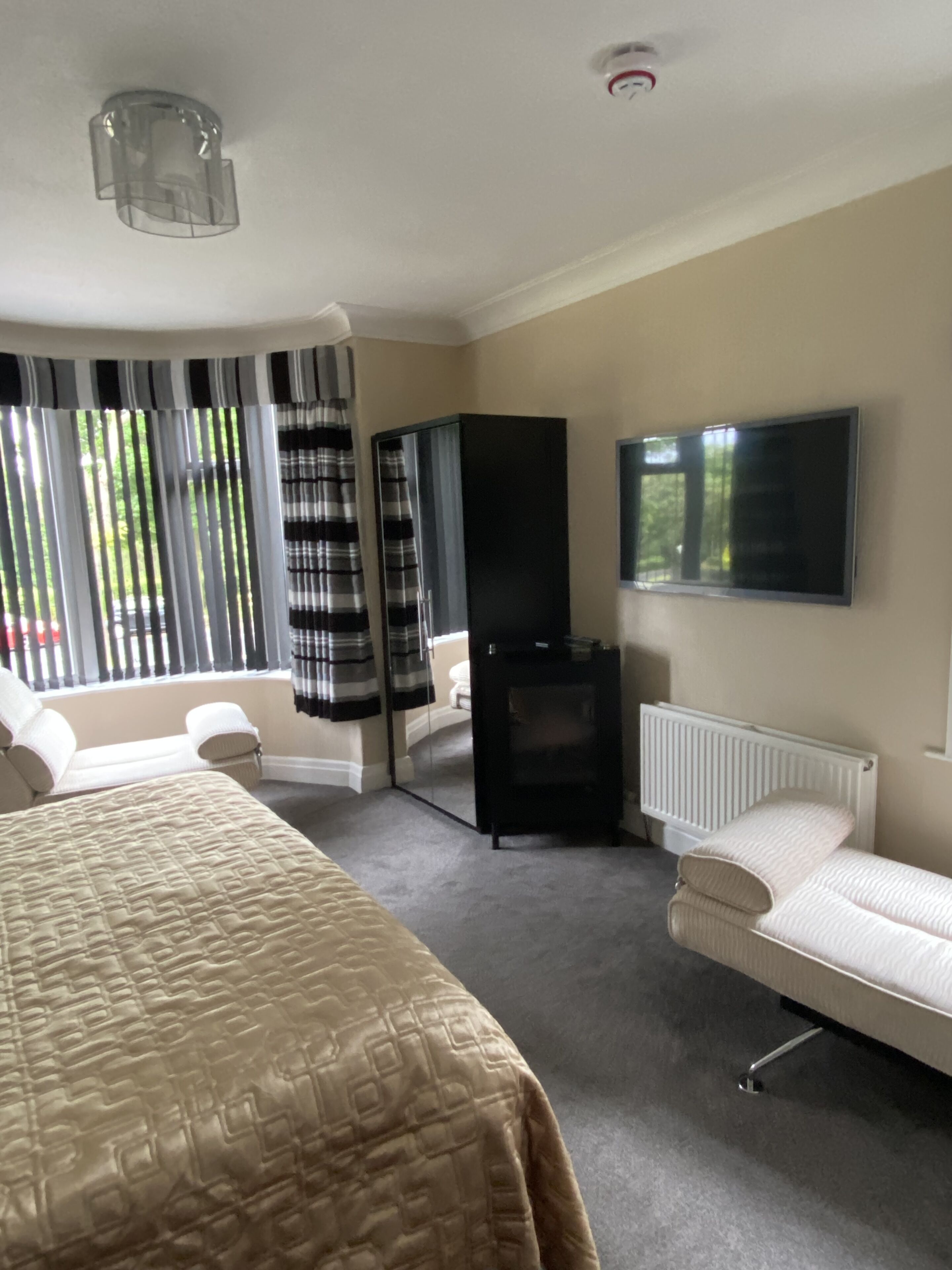 superior suite (the glen room) | 1 bedroom, iron/ironing board, free wifi, bed sheets