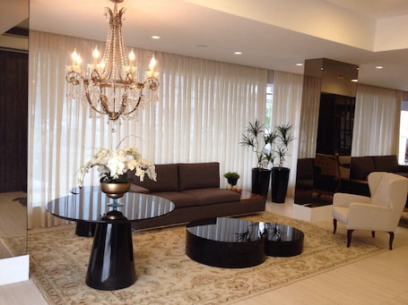 Sala de estar en el lobby. Blue Hill Hotel