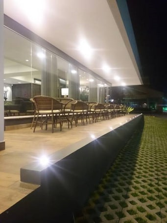 Salón lounge en el lobby. Blue Hill Hotel