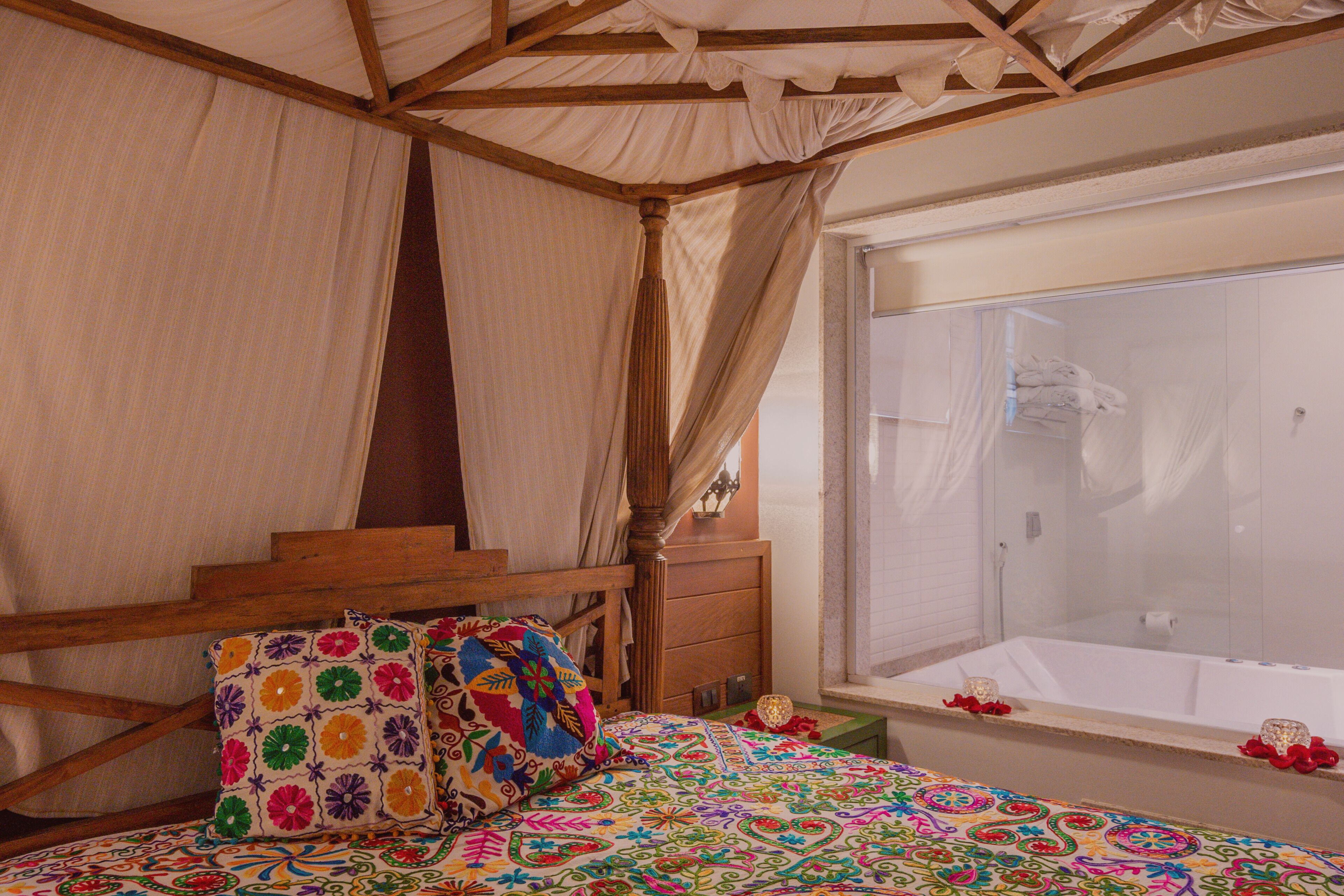 Suíte Gandhi | Premium bedding, minibar, individually decorated, desk