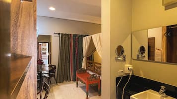 Premium bedding, minibar, individually decorated, desk