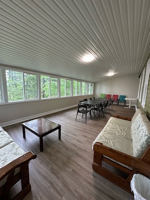 Grand Suite, 2 Bedrooms | Terrace/patio - Pinedale Inn (Gravenhurst)