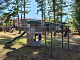 Área de juegos infantiles al aire libre