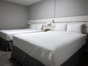 Suíte luxo, 1 quarto, para não fumantes, vista para o lago | Wi-Fi de cortesia, roupa de cama