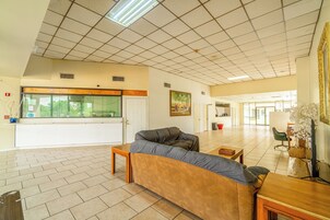 Área de estar no saguão