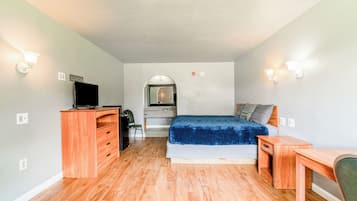 Room, 1 King Bed, Non Smoking | Desk, iron/ironing board, free WiFi, bed sheets