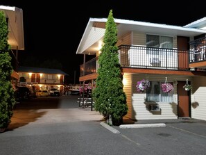 Exterior - Cache Creek Inn (Cache Creek)
