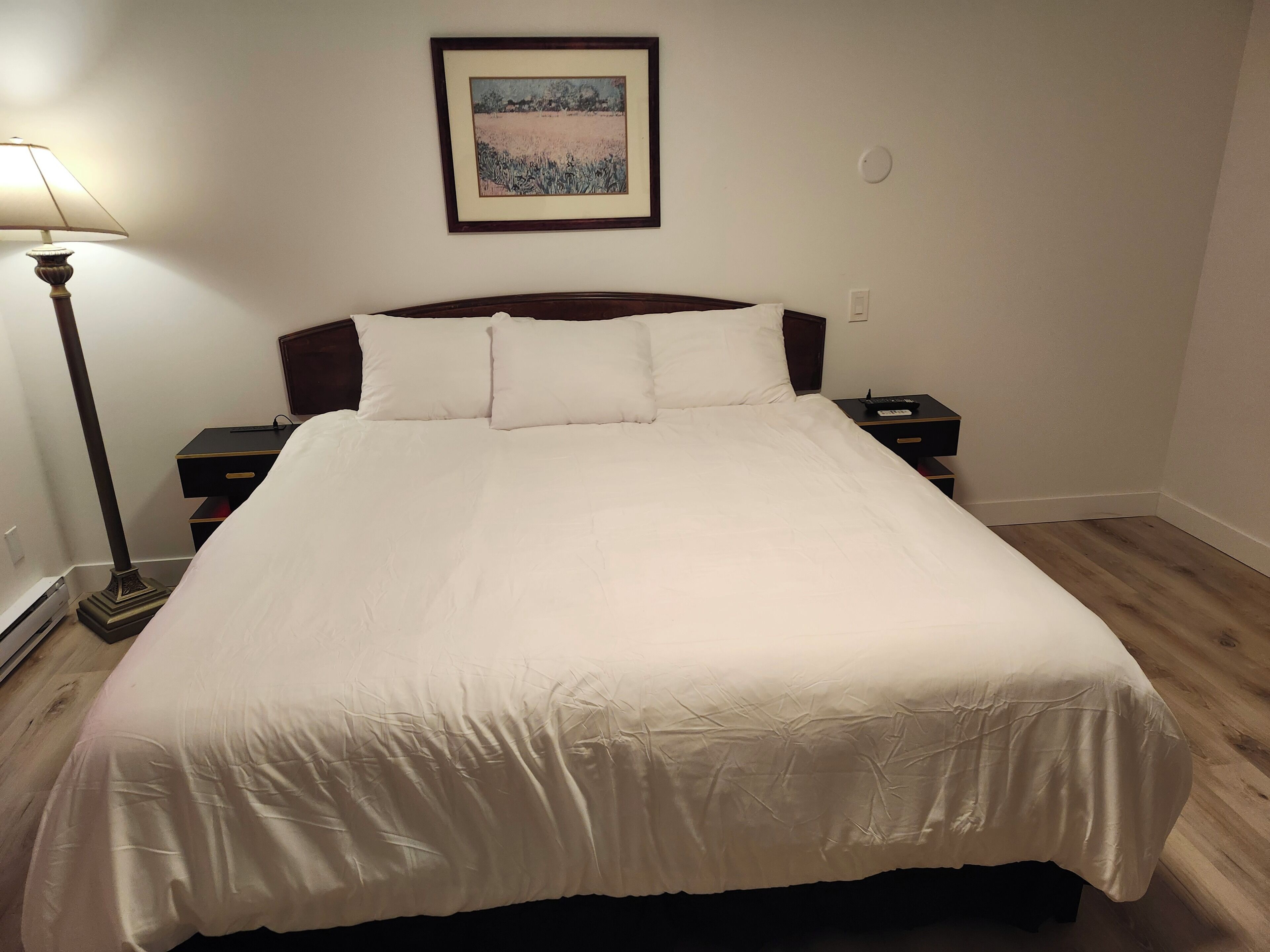 Standard Room, 1 Queen Bed | Desk, laptop workspace, soundproofing, iron/ironing board