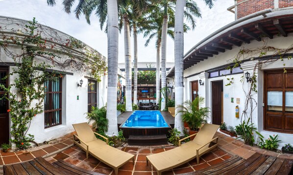 Outdoor pool, sun loungers