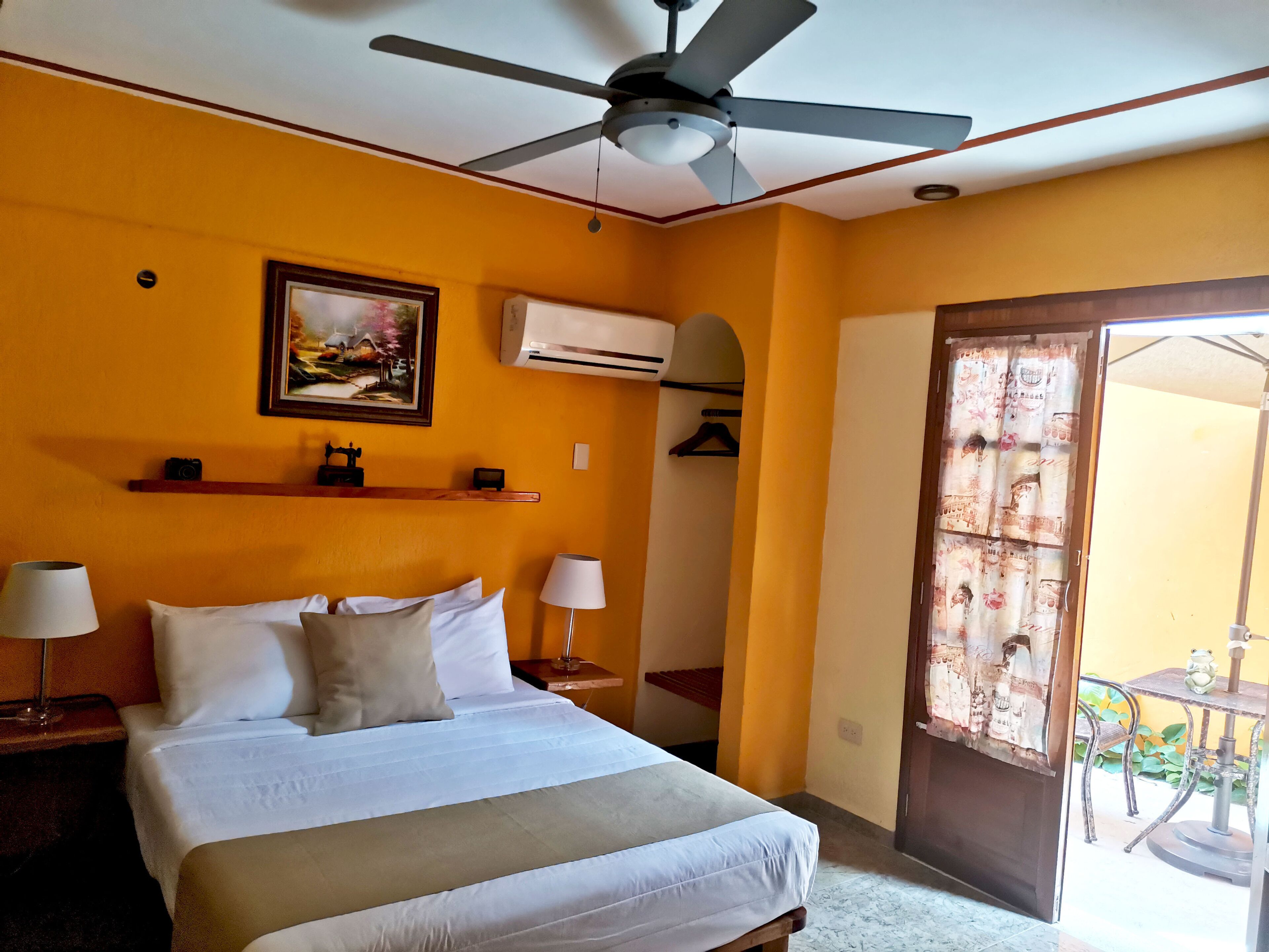 habitacion jr suite, 1 cama queen size | desk, iron/ironing board, free wifi, bed sheets