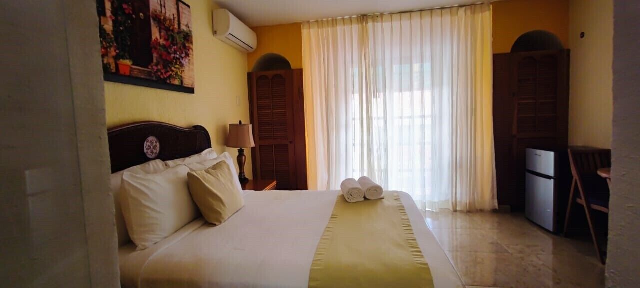 habitacion jr suite, 1 cama queen size | desk, iron/ironing board, free wifi, bed sheets