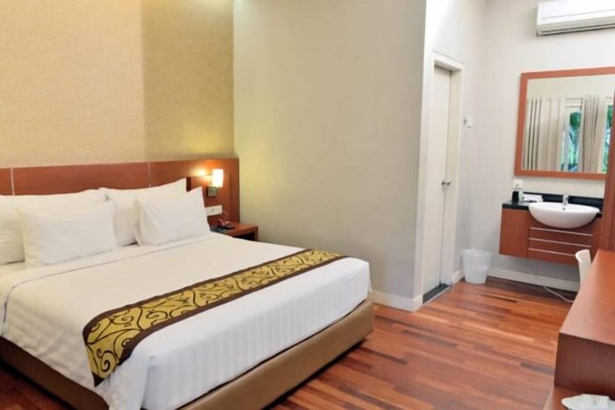 Superior Double Room | Premium bedding, desk, blackout drapes, rollaway beds (surcharge)