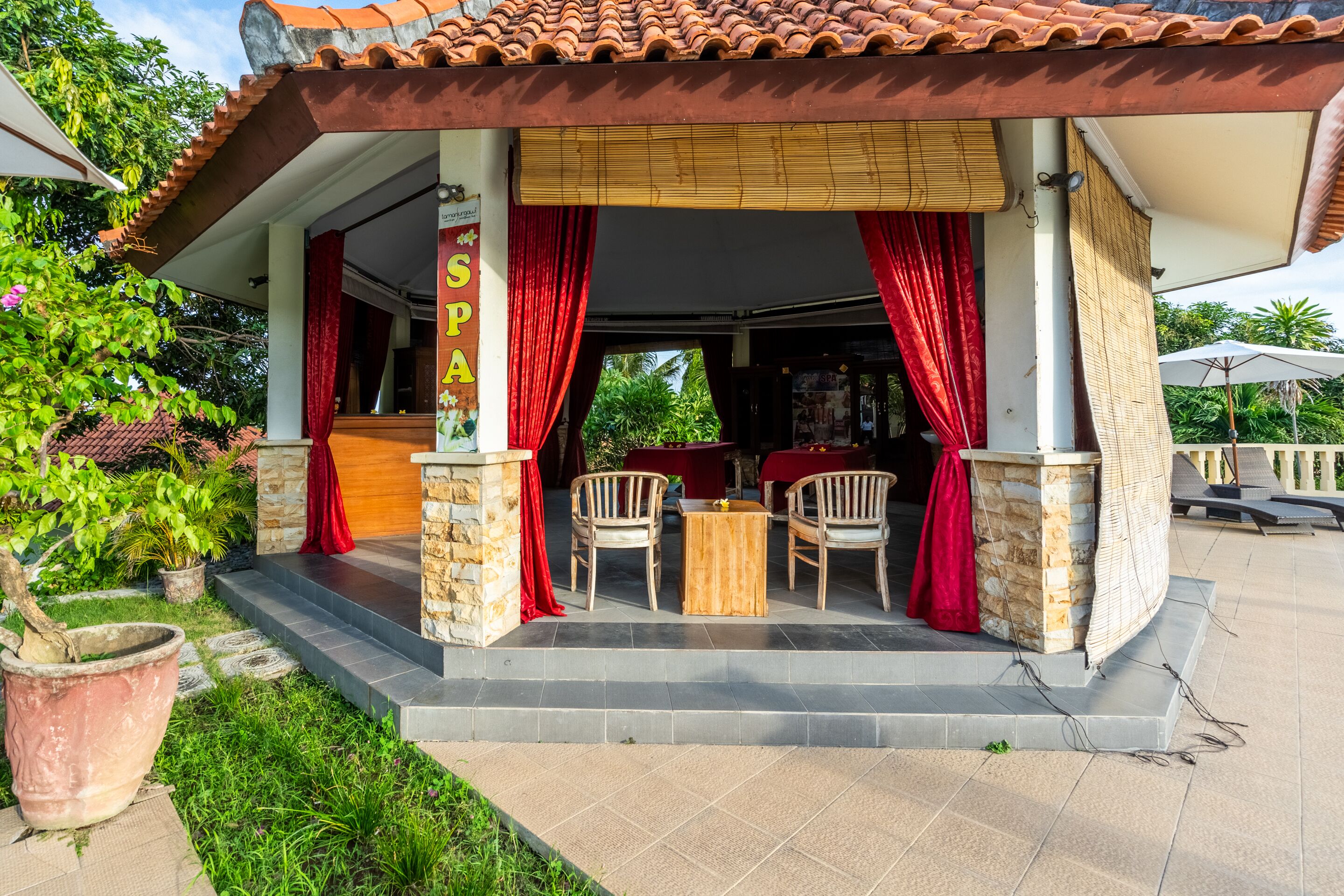 Bandagens desintoxicantes, reflexologia, manicure e pedicure